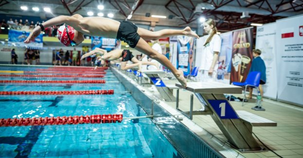 Reprezentanci czterdziestu pięciu klubów z Polski i Ukrainy rywalizują w Dębicy w ostatnich w tym roku zawodach pływackich Otylia Swim Cup. Impreza, która zakończy się w niedzielę, zgromadziła na starcie 497 pływaczek i pływaków w wieku od siedmiu do piętnastu lat.